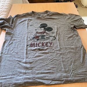 Gray Uniqlo x Disney tee, unisex M